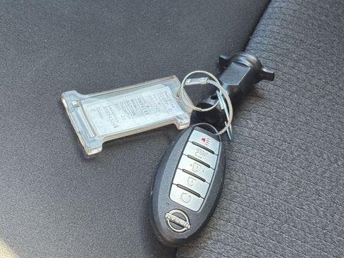 Used 2025 Nissan Altima 2.5 SV FWD image 25