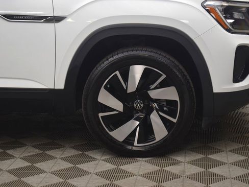 Used 2024 Volkswagen Atlas Cross Sport SE FWD image 28