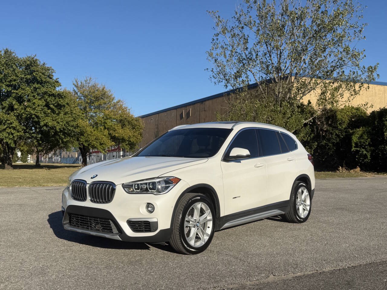 Used 2017 BMW X1 xDrive28i AWD/4WD image 2