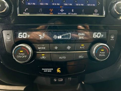 Used 2019 Nissan Rogue SV image 14