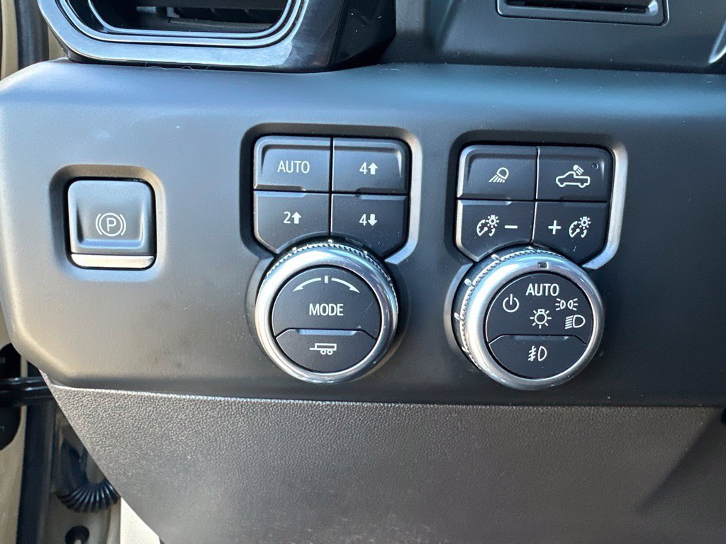 Used 2022 GMC Sierra 1500 AT4 w/ AT4 Preferred Package AWD/4WD image 10