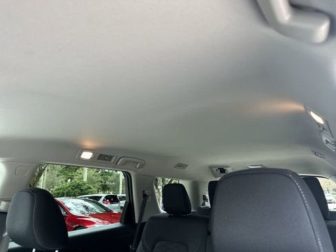 Used 2025 Nissan Pathfinder SV image 16