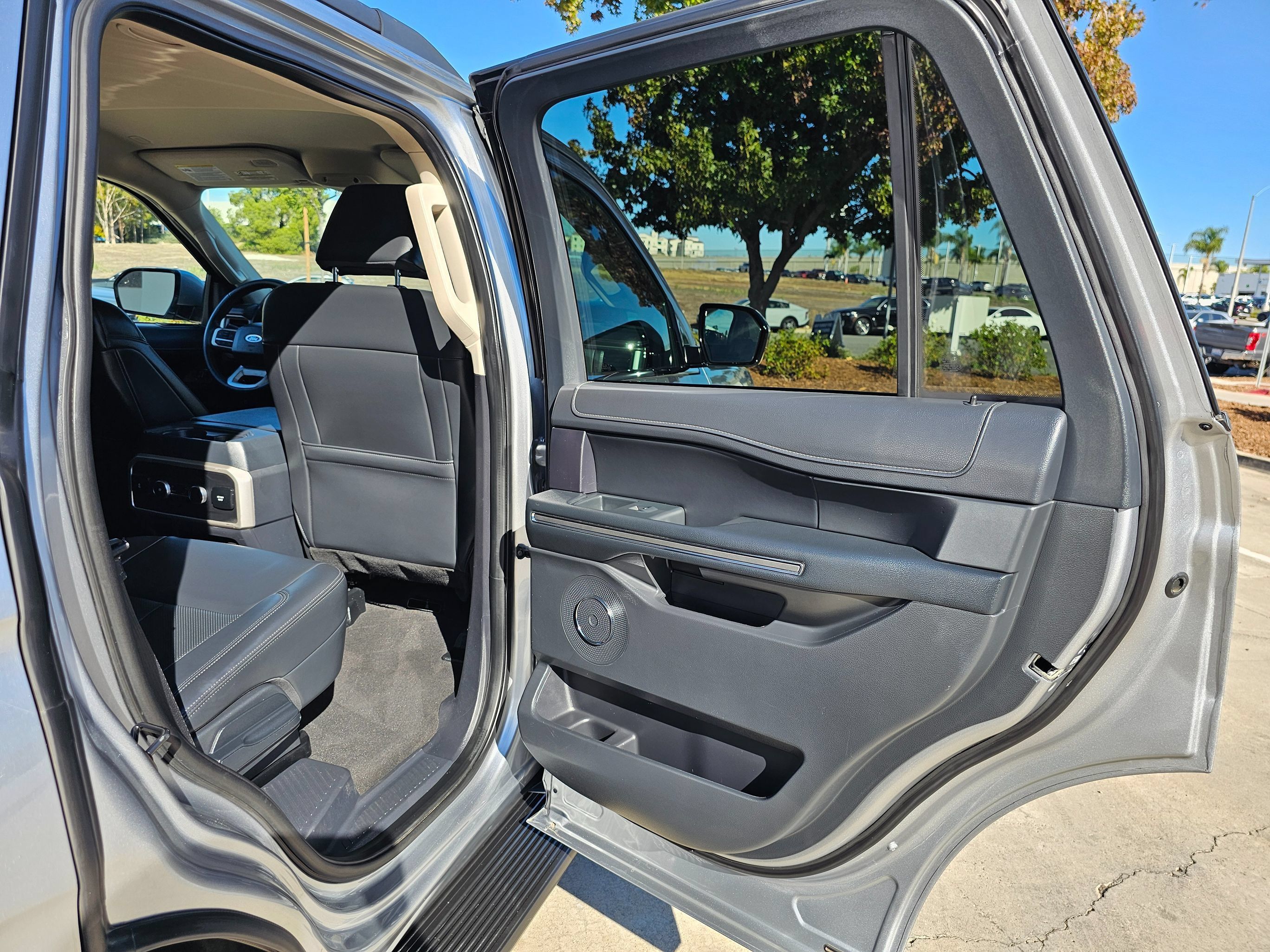 Used 2024 Ford Expedition XLT RWD image 23