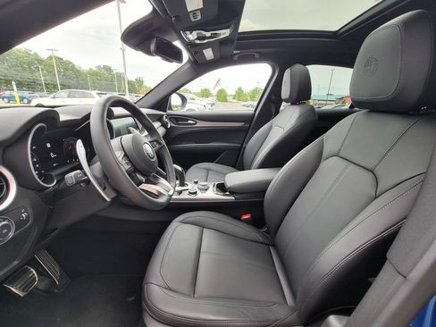 Used 2025 Alfa Romeo Stelvio Sprint AWD/4WD image 16
