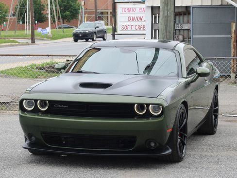 Used 2018 Dodge Challenger T/A RWD image 3