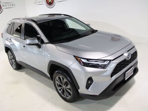 Used 2022 Toyota RAV4 XLE Premium AWD/4WD image 11