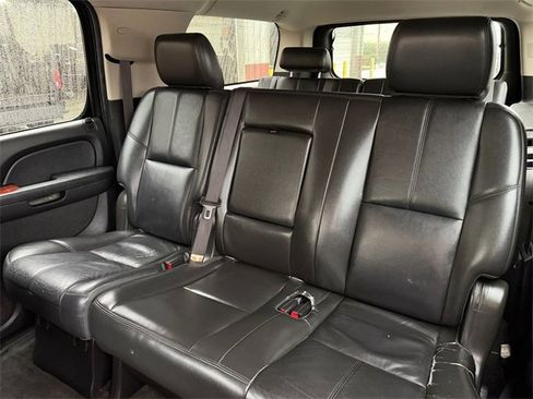 Used 2014 Chevrolet Suburban LT image 13