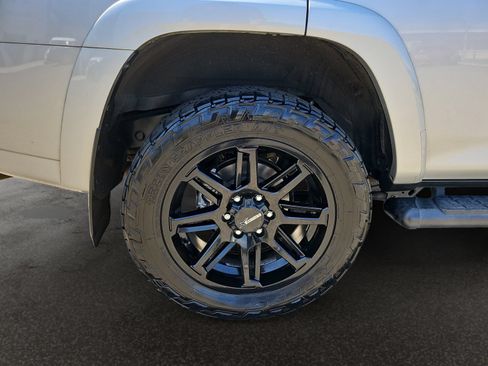 Used 2022 Toyota 4Runner SR5 AWD/4WD image 41