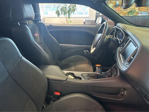 Used 2016 Dodge Challenger R/T Scat Pack w/ Leather Interior Group RWD image 36