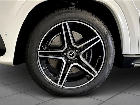 New 2026 Mercedes-Benz GLS 450 4MATIC image 17