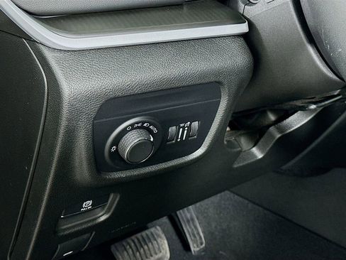 Used 2024 Jeep Grand Cherokee Altitude image 10