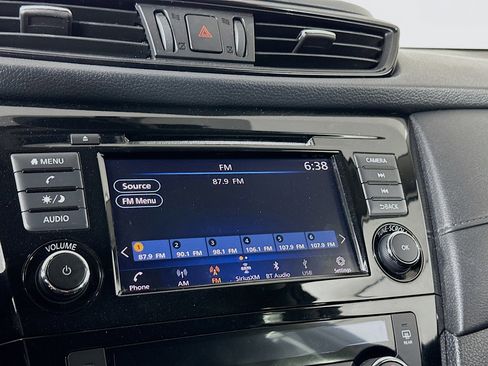 Used 2018 Nissan Rogue SV image 19