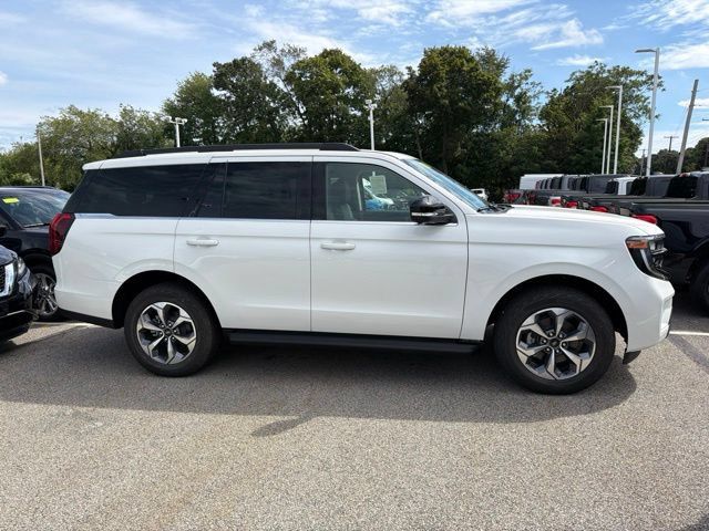 New 2027 Ford Expedition Active AWD/4WD image 2