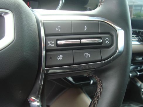 Used 2024 GMC Canyon Denali AWD/4WD image 16