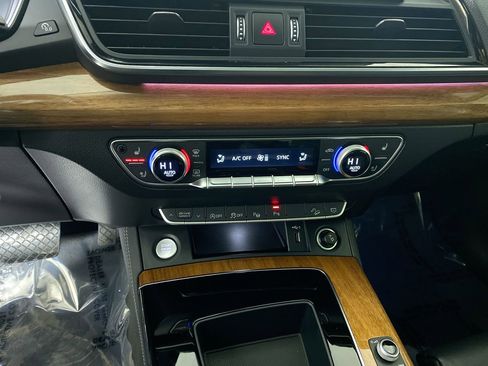 Used 2021 Audi Q5 Prestige w/ Prestige Package image 6