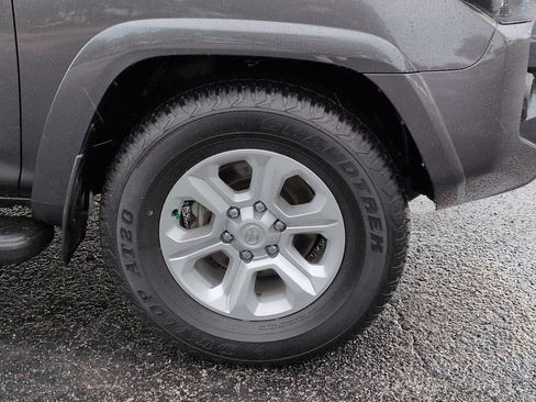 Used 2022 Toyota 4Runner SR5 Premium w/ Moonroof Package RWD image 11