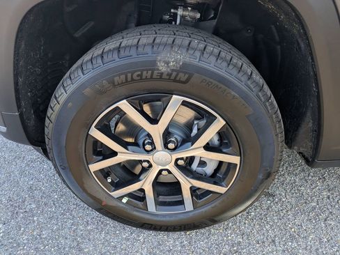 New 2025 Jeep Grand Cherokee L Limited image 11