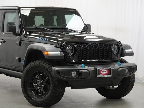 Used 2024 Jeep Wrangler Unlimited AWD/4WD image 3