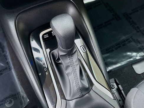 Used 2025 Toyota Corolla LE w/ Convenience Package image 15