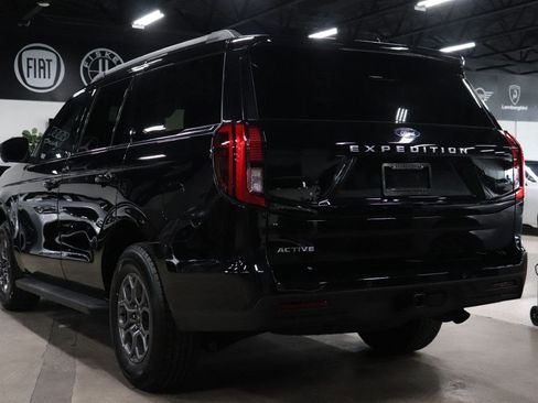 Used 2025 Ford Expedition Active RWD image 3