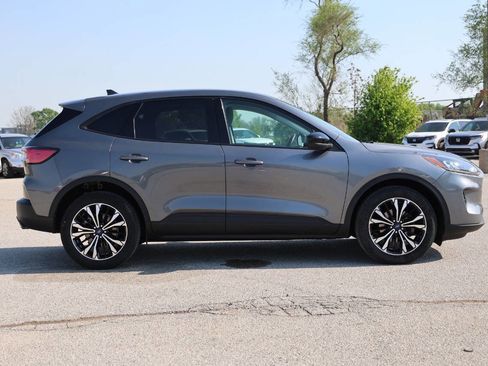 Used 2021 Ford Escape SE w/ SE Sport Appearance Package AWD/4WD image 7