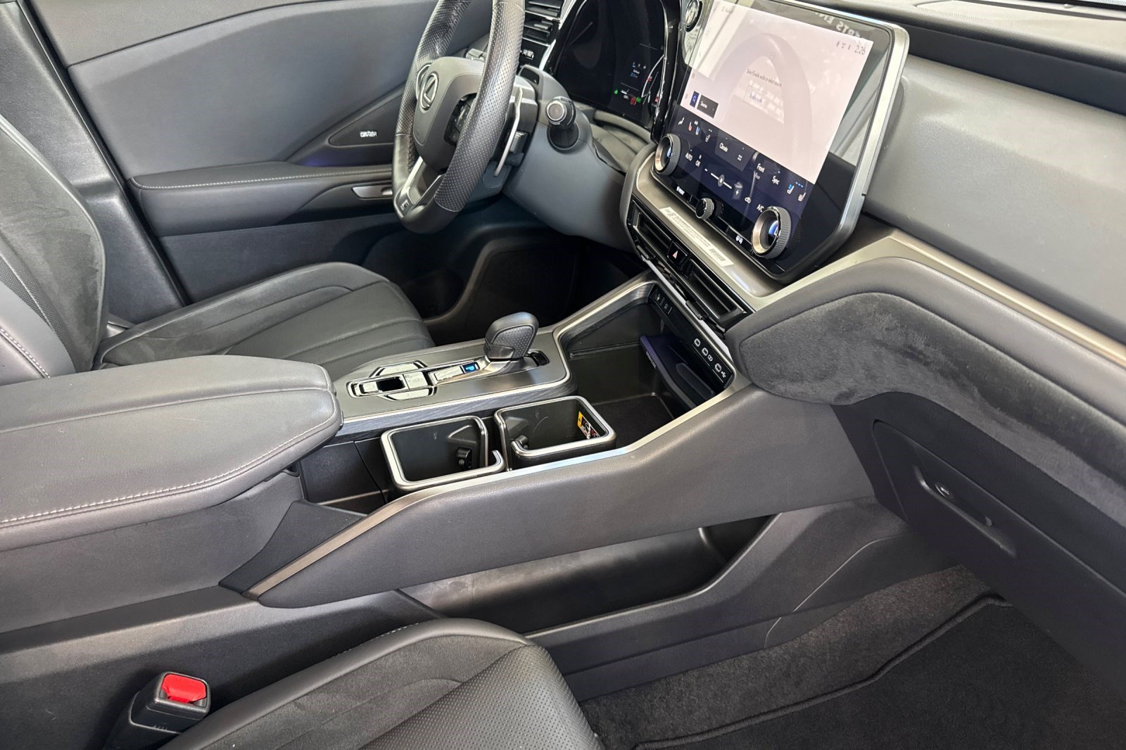 Certified 2026 Lexus TX 500h AWD w/ Technology Package image 21
