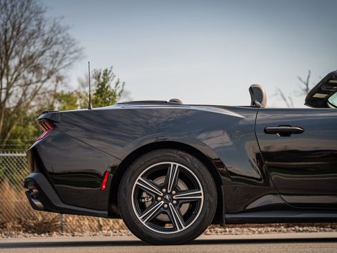 Used 2024 Ford Mustang Premium image 12