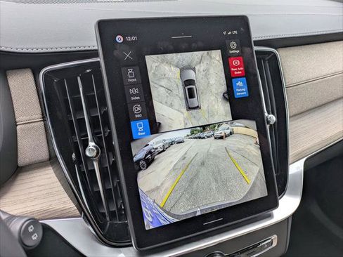 New 2026 Volvo XC90 B6 Plus w/ Protection Package Premier AWD/4WD image 9