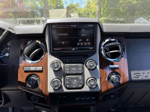 Used 2013 Ford F250 Lariat w/ Lariat Interior Pkg AWD/4WD image 31