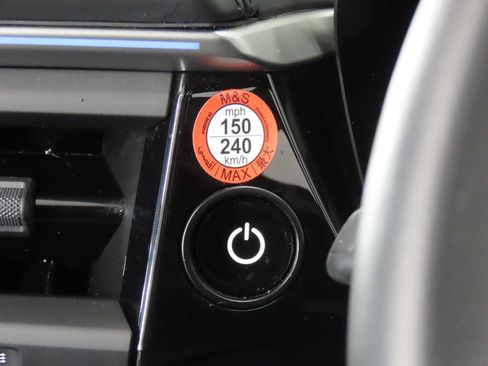 Certified 2025 Porsche Macan 4S Electric AWD/4WD image 25