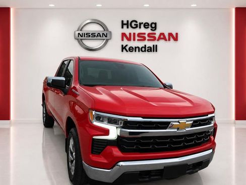 Used 2023 Chevrolet Silverado 1500 LT AWD/4WD image 7