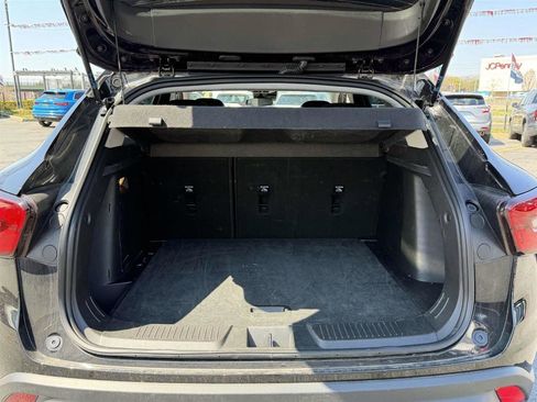 Used 2025 Chevrolet Trax LT w/ LT Convenience Package image 6