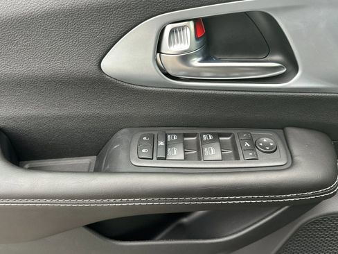 New 2026 Chrysler Pacifica Limited image 11