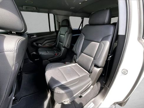 Used 2020 Chevrolet Suburban LT w/ RST Edition RWD image 28