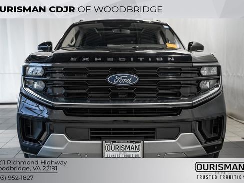 Used 2025 Ford Expedition Max Platinum image 2