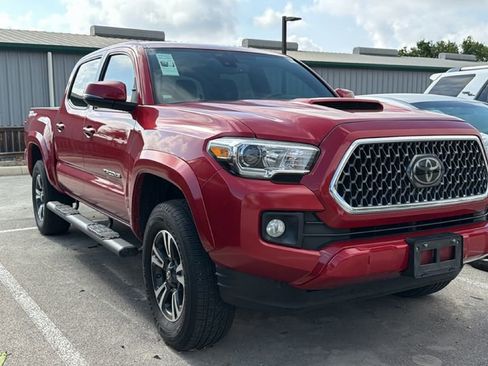 Used 2019 Toyota Tacoma TRD Sport w/ Technology Package RWD image 3
