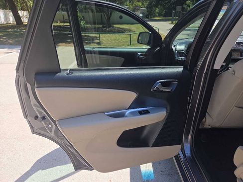 Used 2016 Dodge Journey SE w/ Flexible Seating Group FWD image 18