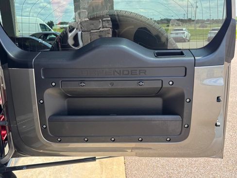 Used 2023 Land Rover Defender 110 X-Dynamic SE AWD/4WD image 38