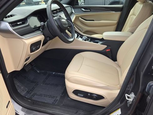 Used 2024 Jeep Grand Cherokee Limited w/ Luxury Tech Group II AWD/4WD image 21