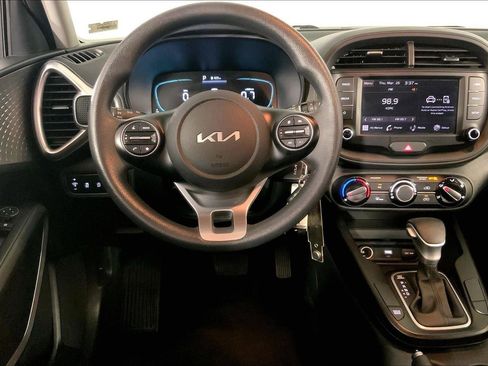 Used 2023 Kia Soul LX image 5