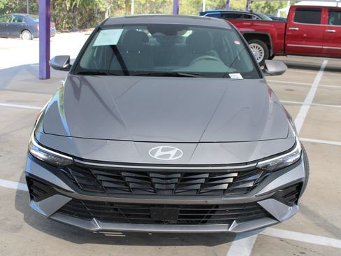 Used 2025 Hyundai Elantra SEL FWD image 9