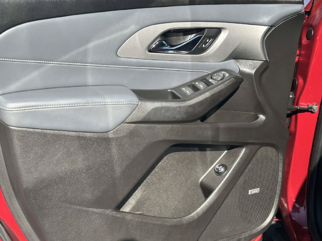 Used 2018 Chevrolet Traverse LT FWD image 19