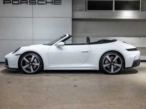 Used 2025 Porsche 911 Carrera image 2