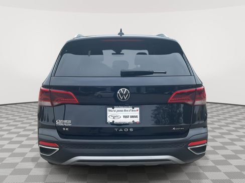 Used 2022 Volkswagen Taos SE w/ Panoramic Sunroof Package AWD/4WD image 6