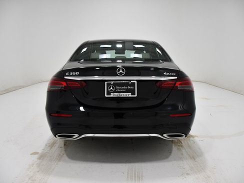 Used 2022 Mercedes-Benz E 350 4MATIC Sedan image 4