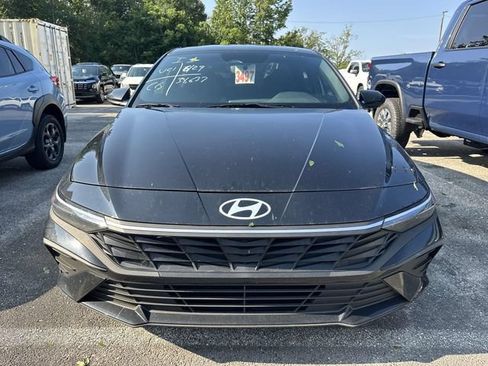 Used 2025 Hyundai Elantra Sport FWD image 13