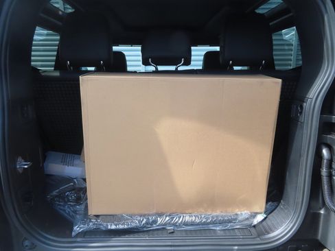 Used 2023 Land Rover Defender 90 S image 23