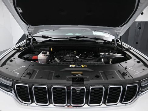 Used 2024 Jeep Grand Cherokee L Limited w/ Luxury Tech Group II AWD/4WD image 29