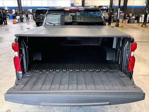 Used 2022 Chevrolet Silverado 1500 LT AWD/4WD image 32