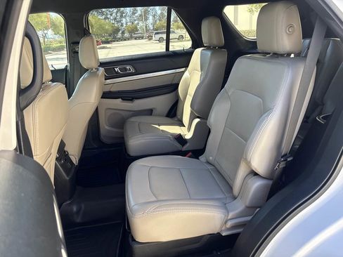 Used 2018 Ford Explorer XLT w/ Equipment Group 202A image 13